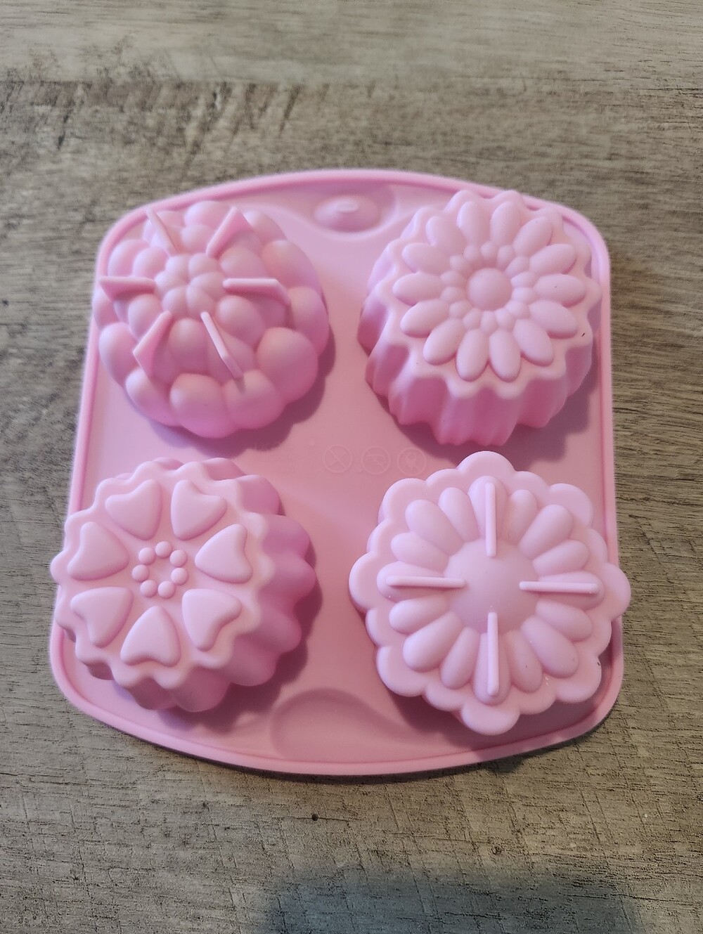 Set Of 7 NWT Floral Silicone Molds - Multiple Flower Shapes- New Soap Molds - Picture 5 of 7